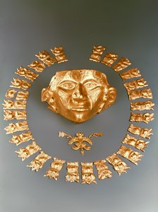 Máscara, colgante de pájaro y placas, Cauca